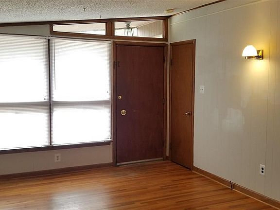 2nd image of 421 Sierra Madre Dr APT B
