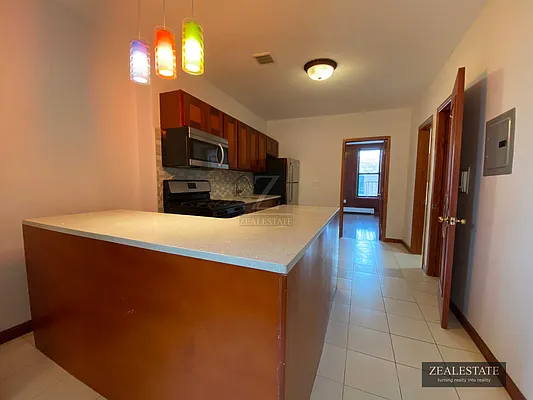 Rented by ZealEstate Group Inc | media 31