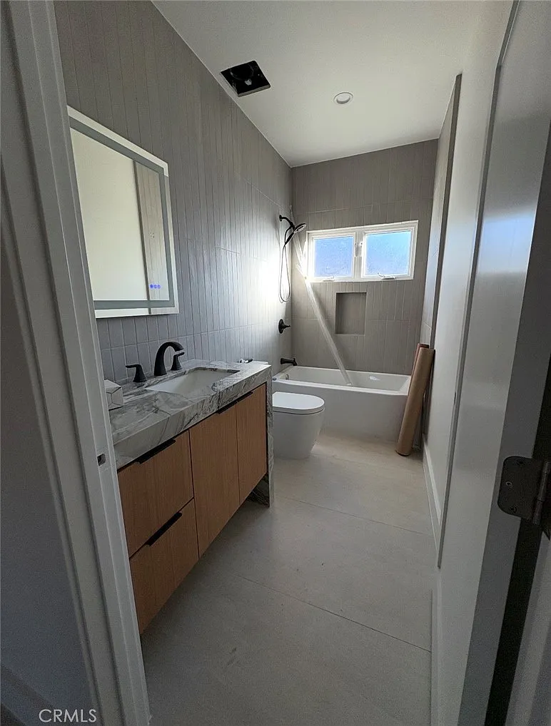 3 bed, 1181 sqft, $3,300 — Photo 4