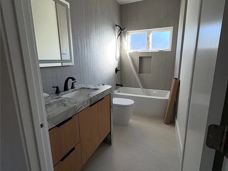 417 W Franklin Ave — Photo 4