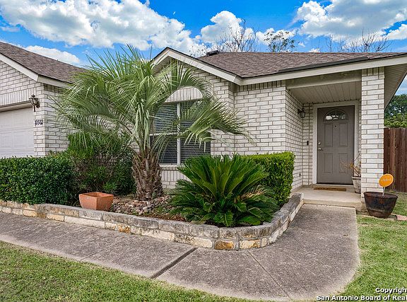 2nd image of 10502 Westfield Pl