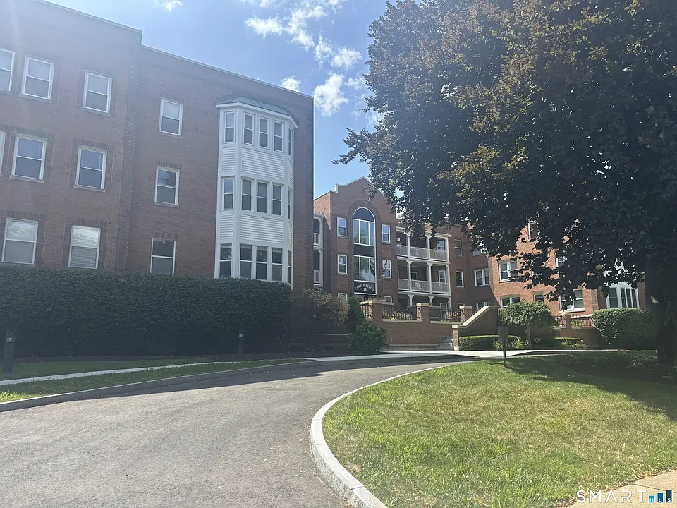 15 Highland St #202
