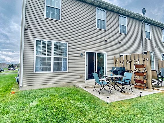 4th image of 879 Flagstone Dr #1