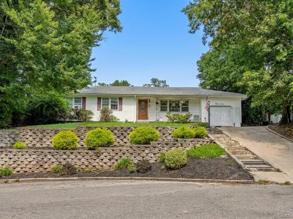 37 Black Locust Avenue, East Setauket, NY 11733