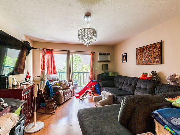 3rd image of 18307 Burbank Blvd Unit 227