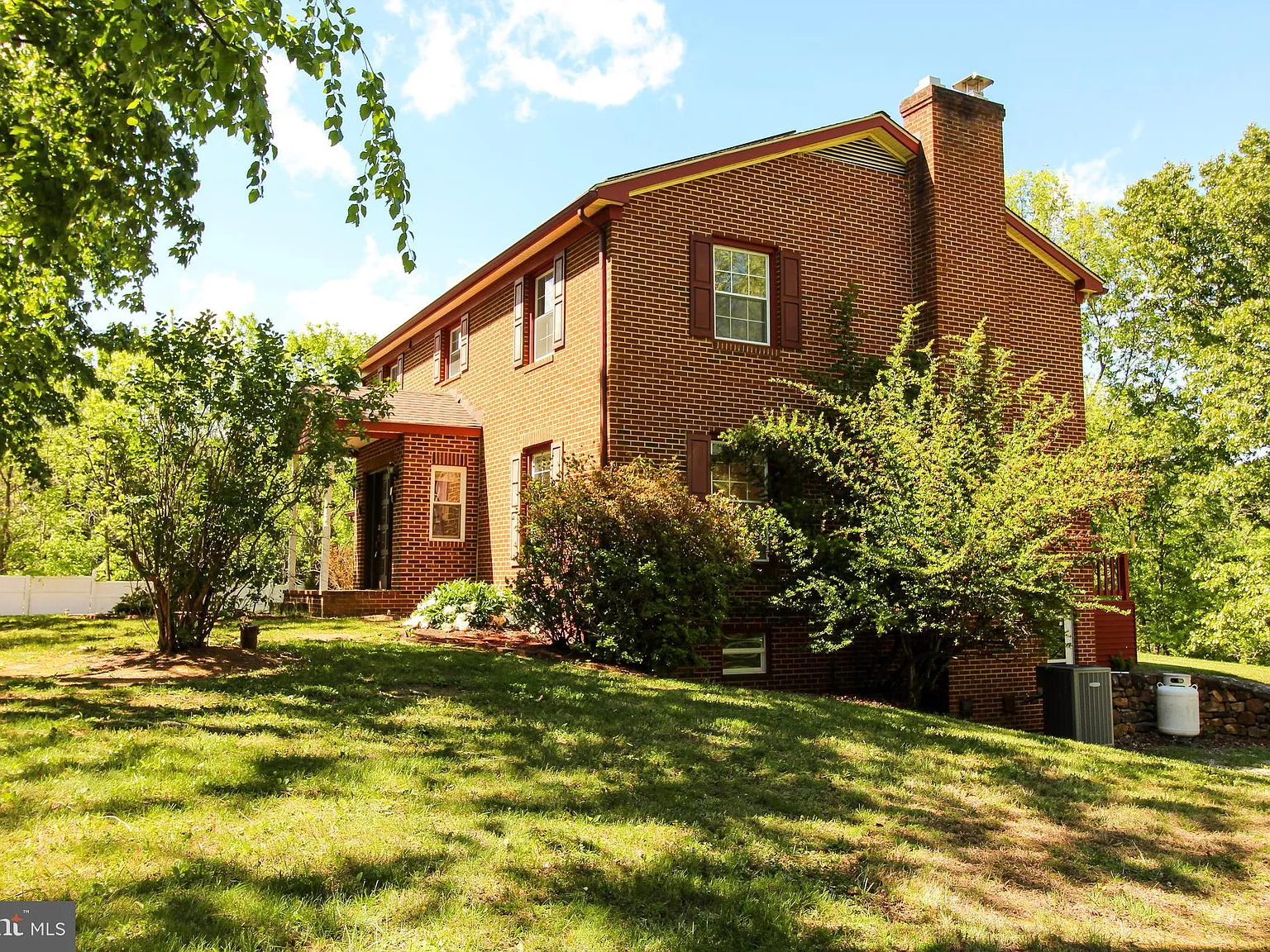 4 bed, 3.5 bath, 3552 sqft, $3,000 — Photo 3
