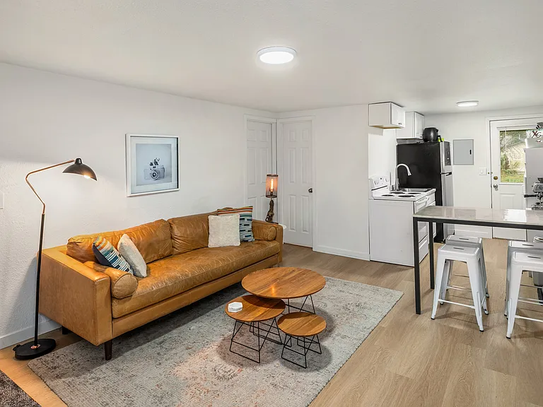 1015 Madison Ave #4 — Photo 2