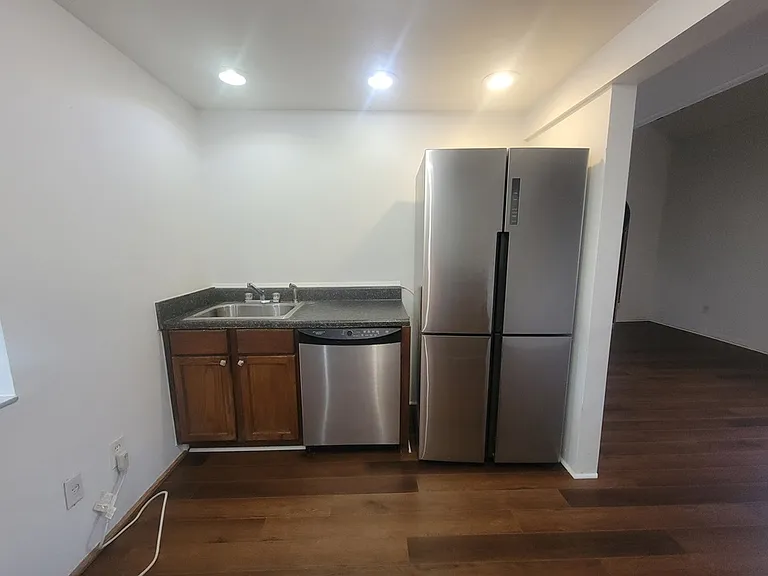 2142 Bradford St #325 — Photo 8