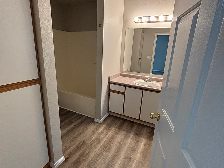 130 Bayberry Dr #B — Photo 25