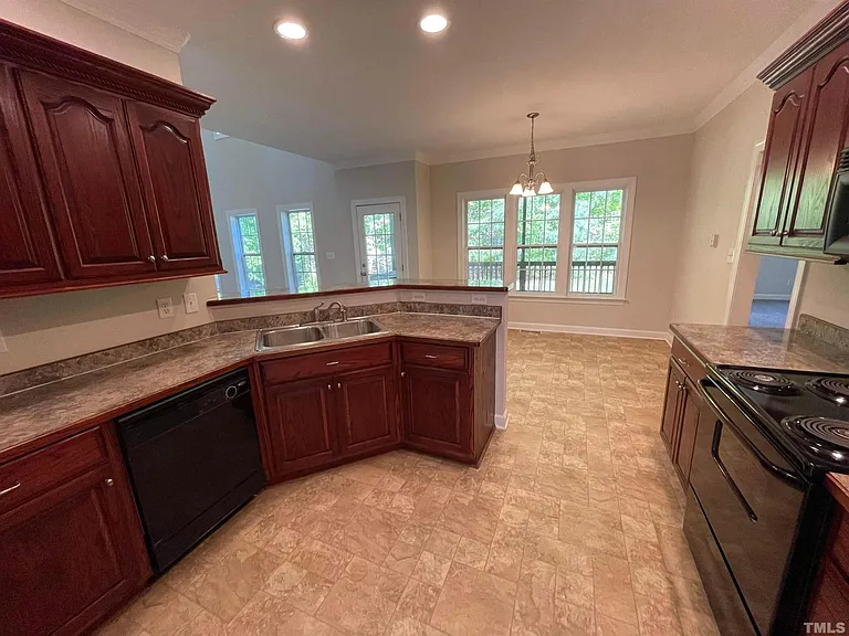 112 Worthington Ct — Photo 16
