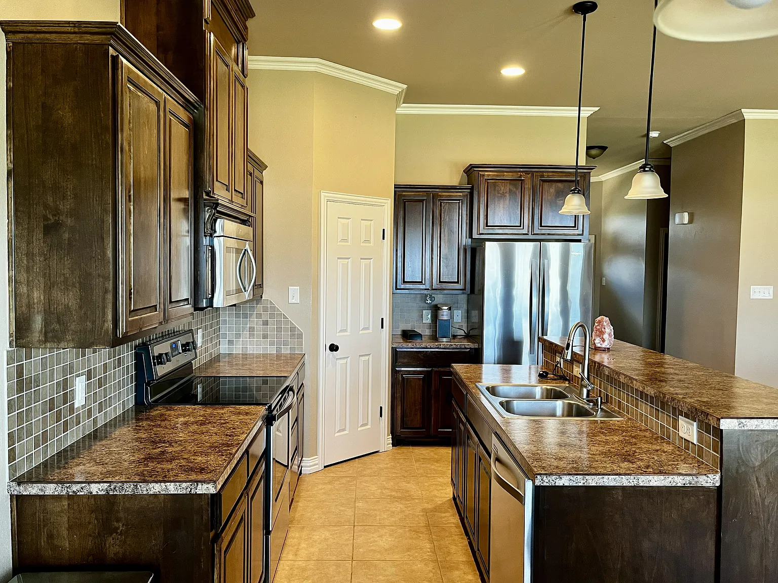3 bed, 1460 sqft, $4,500 — Photo 4