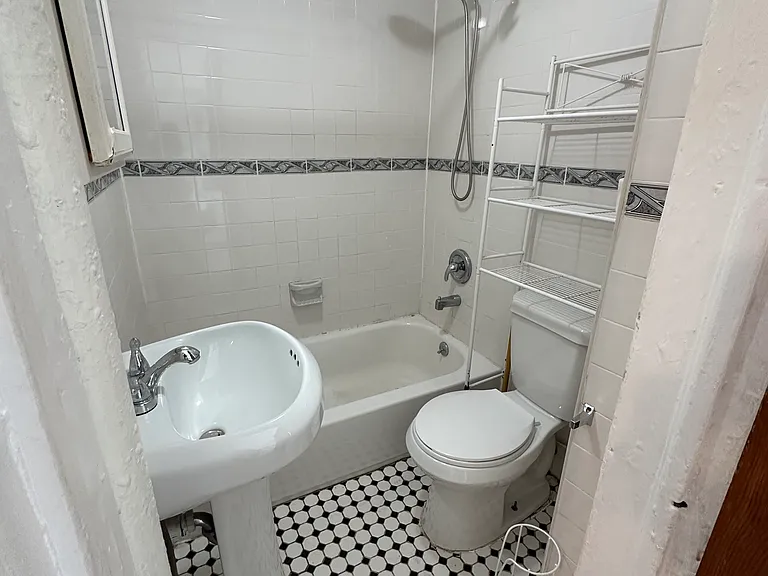 223 Van Brunt St #1R — Photo 7