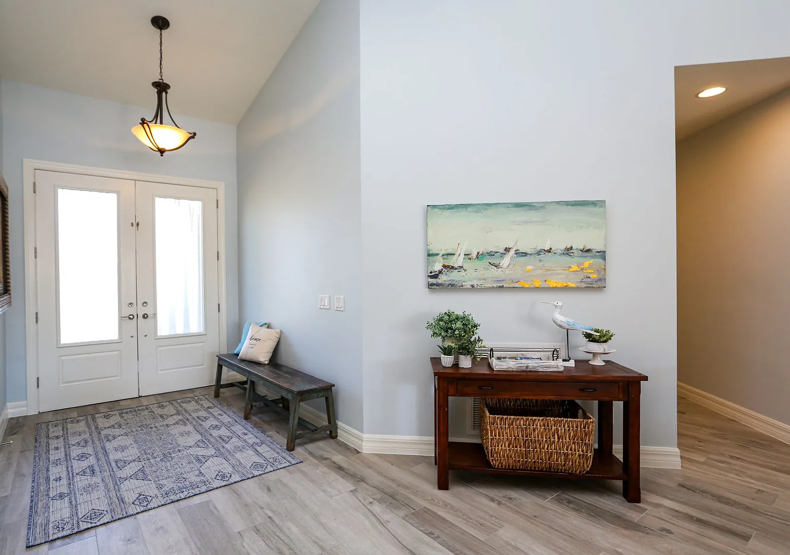 Stunning Pool Home 4beds / 4baths Golden Shores Furnished Seasonal Rental — Photo 2