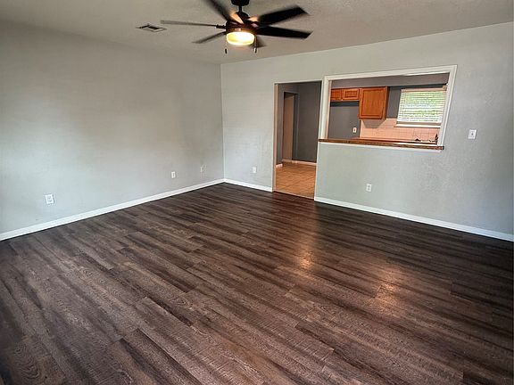 2nd image of 304 Heron Cir