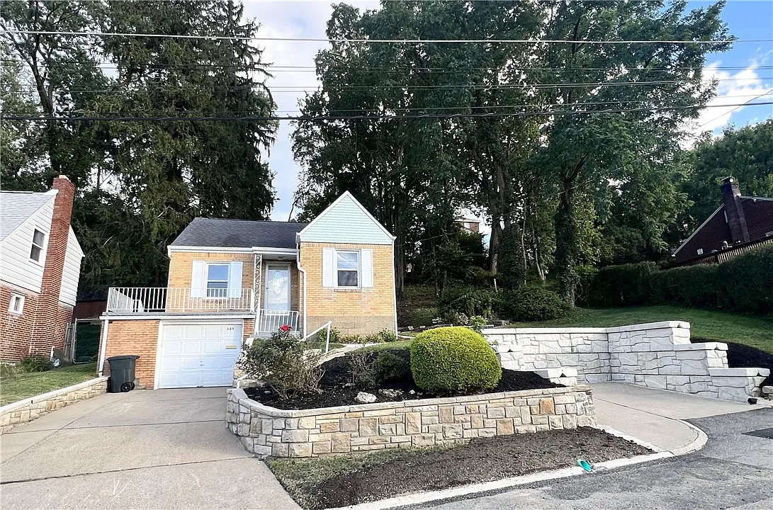 325 Outlook St photo 1