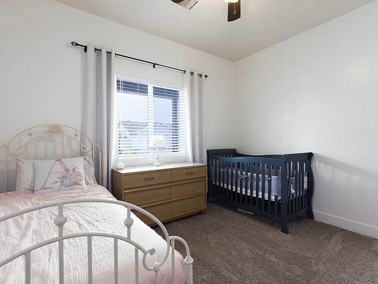 1096 E Adams St — Photo 8