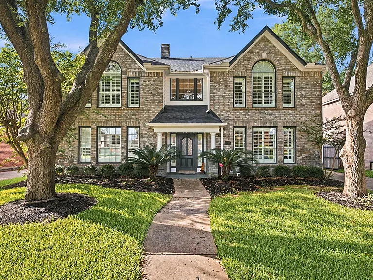 4704 Broadmoor Dr — Photo 1