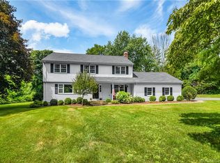44 Sanford Dr, Easton, CT 06612