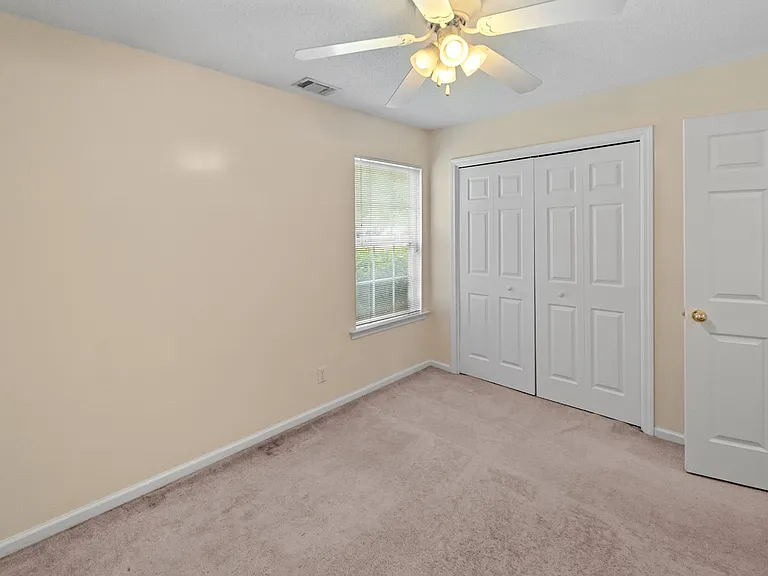 119 Pampas Dr — Photo 35
