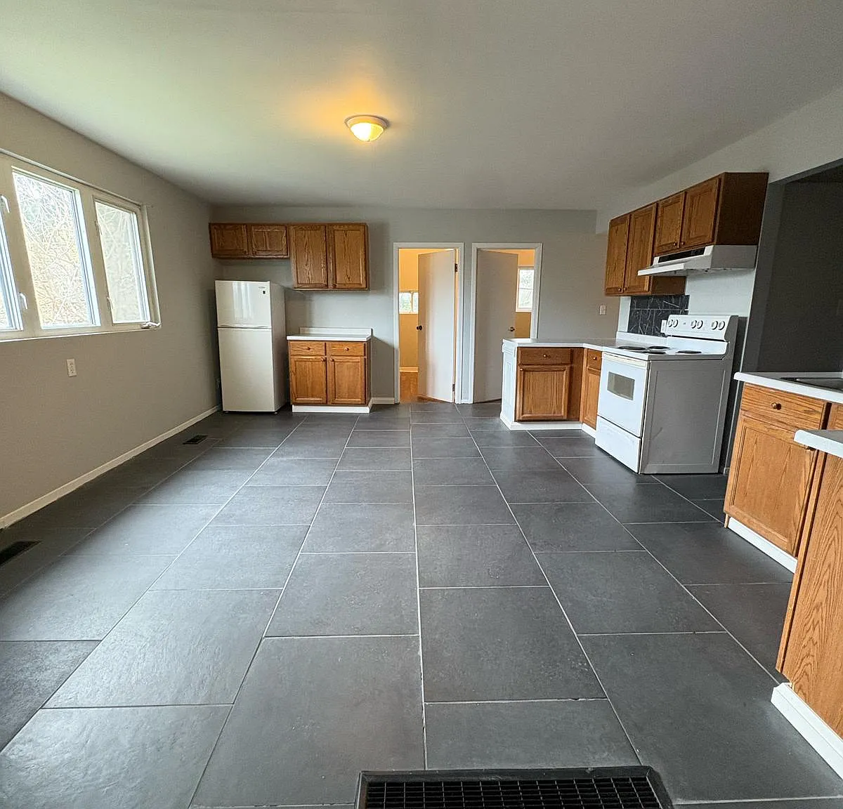 3 bed, $1,650 — Photo 1