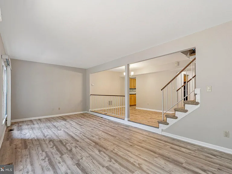 2917 Village Spring Ln — Photo 11