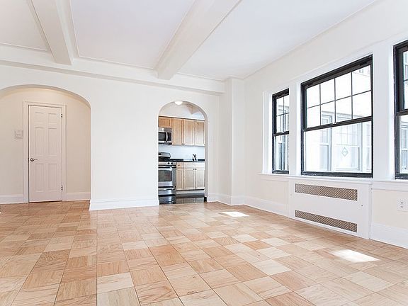 3rd image of 95 Christopher St APT 11L