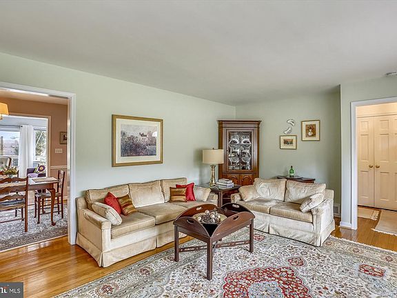 3rd image of 9401 Rosehill Dr