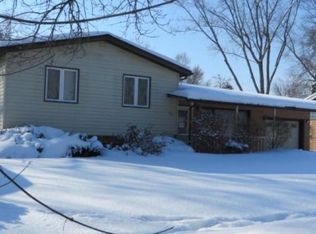 911 Elma Ave, Elgin, IL 60120