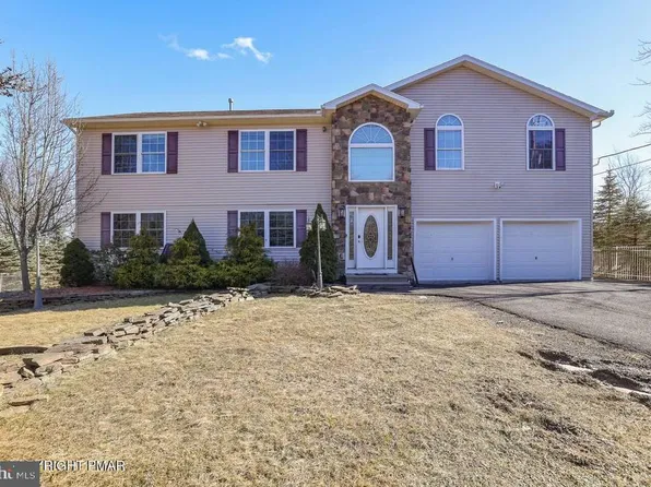 250 Beaver Dam Rd, Long Pond, PA 18334