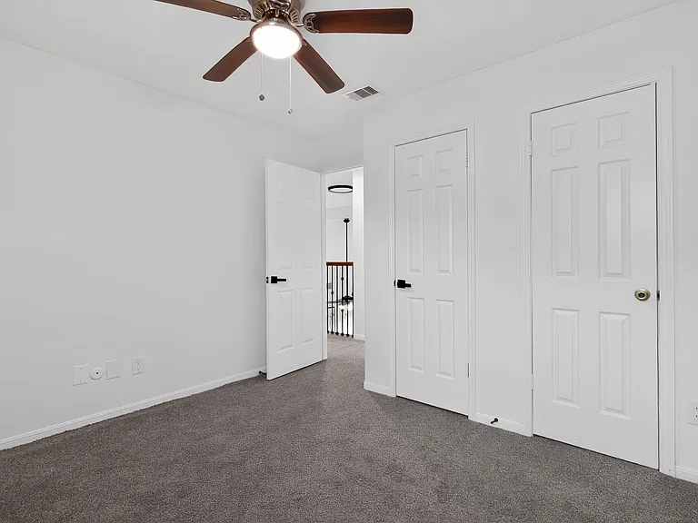 417 W Hillary Cir — Photo 32
