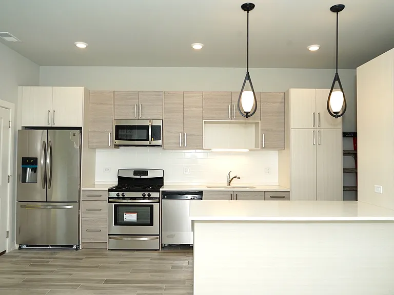 6138 S University Ave #GDN — Photo 1