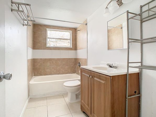 694-4 Michigan Ct #1