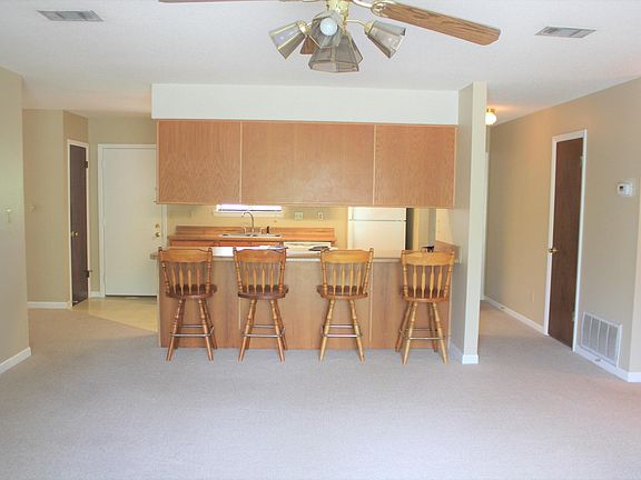 5th image of 303 Morgan Ln
