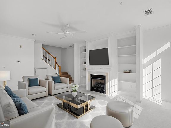 4th image of 2664 Manhattan Pl Suite 301