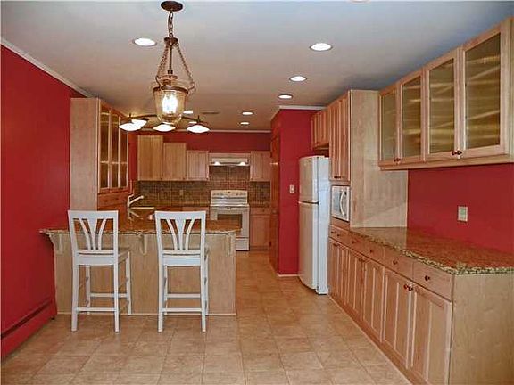 2nd image of 526 Fox Dr