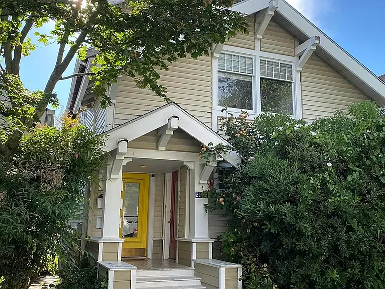 2215 Yale Ave E #B — Photo 1