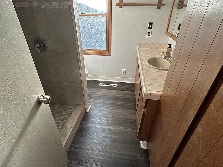Upstairs Bathroom 2