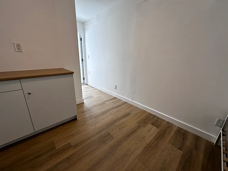 534 E 34th St #4 — Photo 5