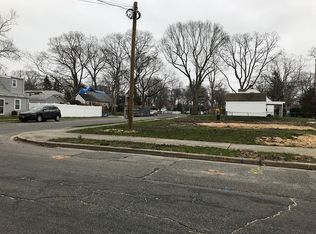 2 Pennsylvania Ave, Massapequa, NY 11758