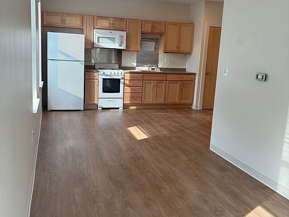 3rd image of 635 Maple St APT 3