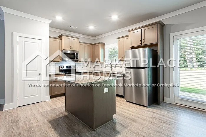 3 bed, 2.5 bath, 1807 sqft, $1,975 — Photo 4