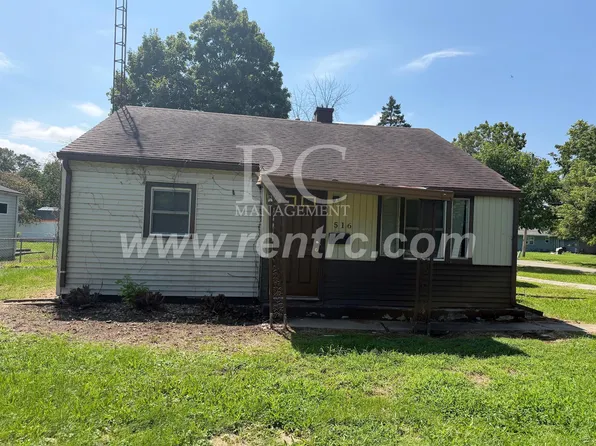 516 Shadowlawn Pl, Danville, IL 61832