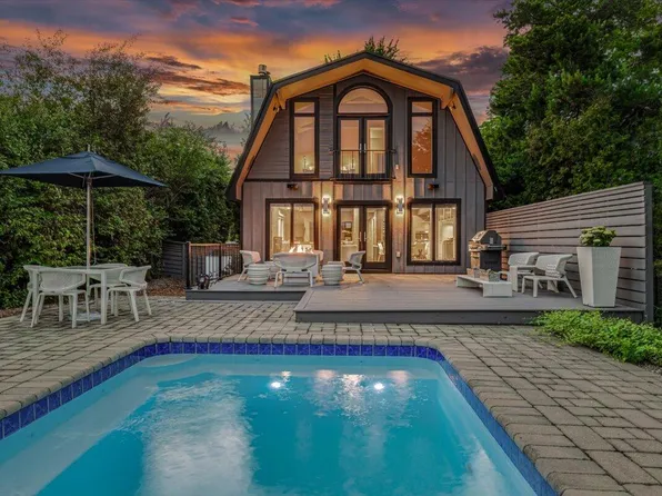 317 Marquette Dr, New Buffalo, MI 49117