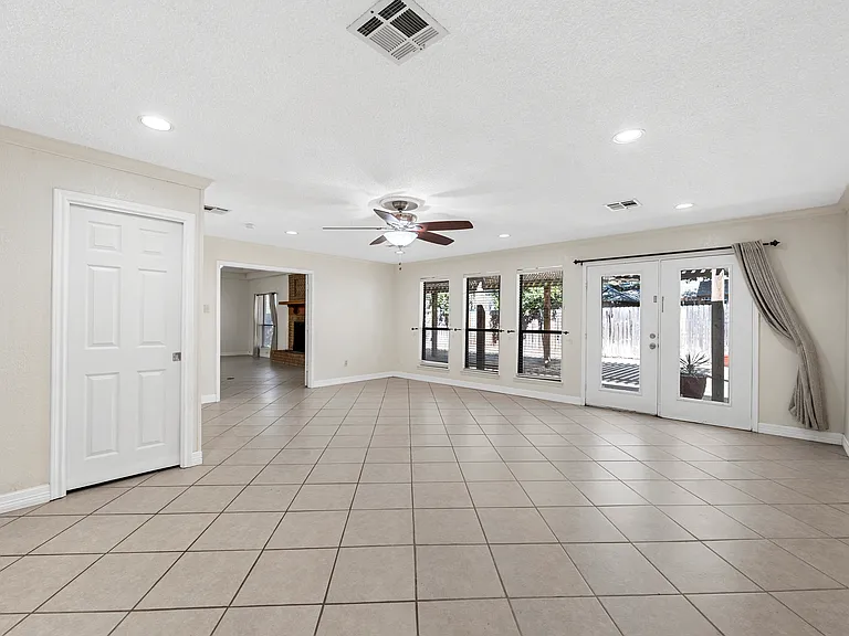 9622 Oak Springs Dr — Photo 14
