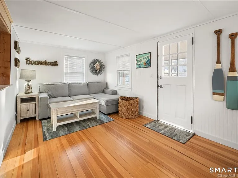 121 Shore Rd — Photo 5