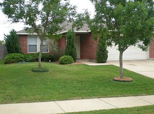 8809 Swan Park Dr, Denton, TX 76210