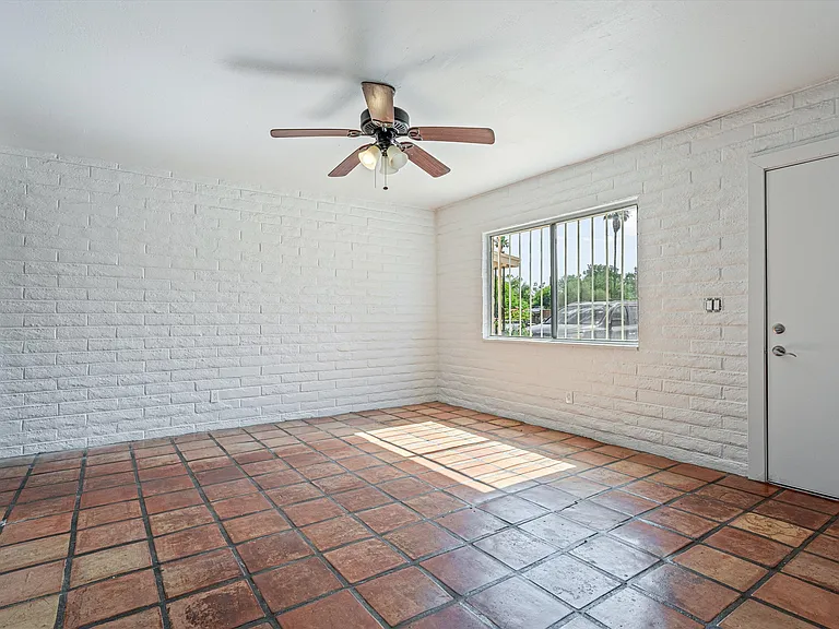 2736 S Calle Yucatan — Photo 20