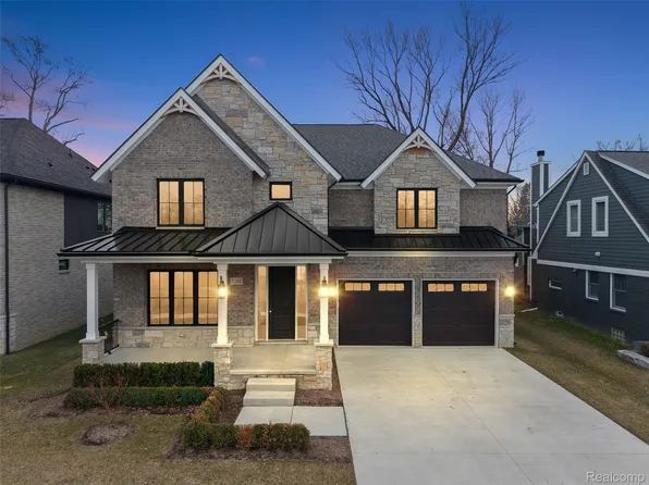 2182 Buckingham Ave, Birmingham, MI 48009