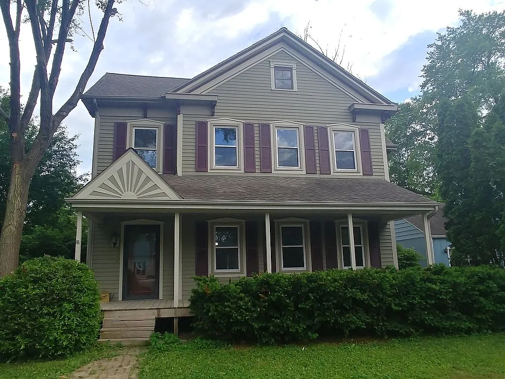 411 E Elm St photo 1