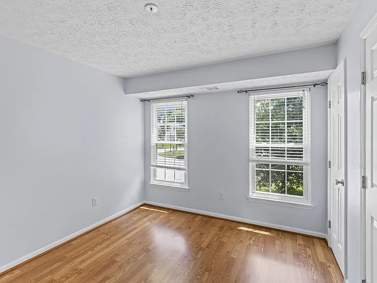 815 Deering Rd — Photo 16